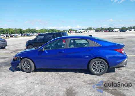 2024 Hyundai Elantra Sel z USA, uszkodzony, nr VIN KMHLM4DG3RU639684